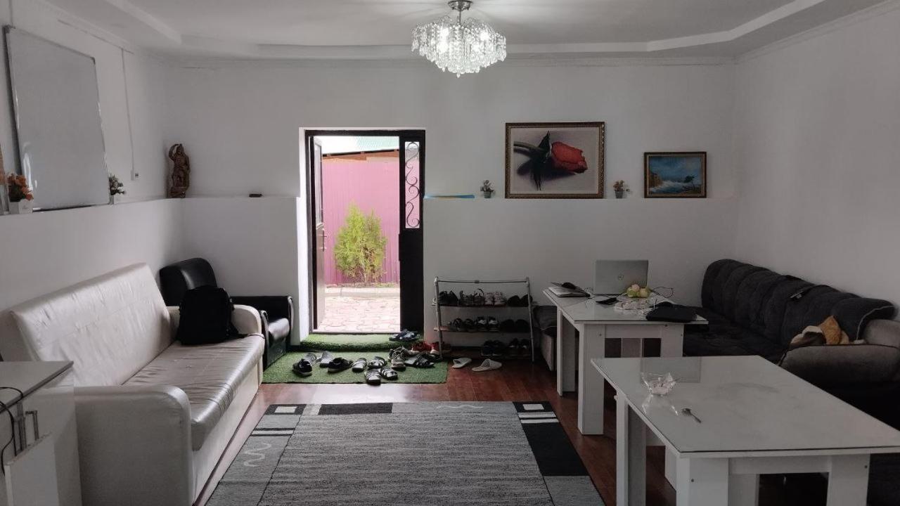 Nomadstan Capsule Hostel Karakol Dış mekan fotoğraf